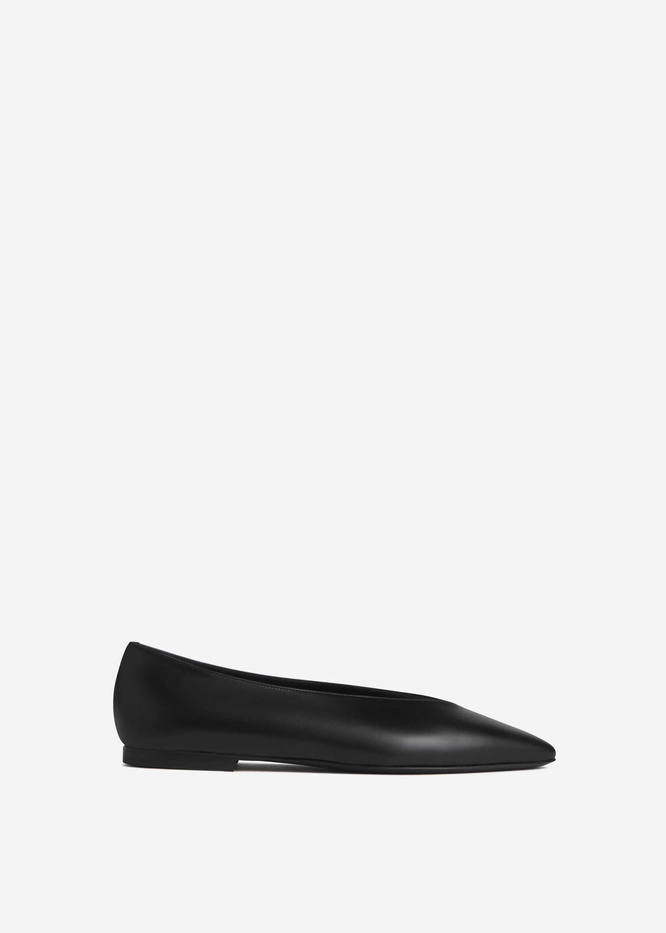 734-pointed-ballerina-leather-flat-in-black-1.webp Pointed Ballerina Leather Flat in Black