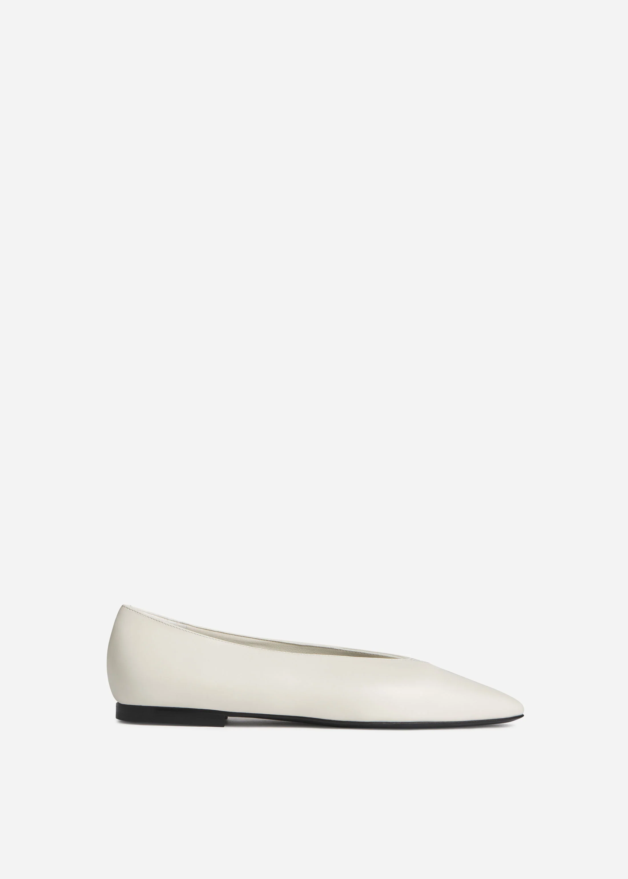 767-pointed-ballerina-leather-flat-in-ivory-1.webp Pointed Ballerina Leather Flat in Ivory