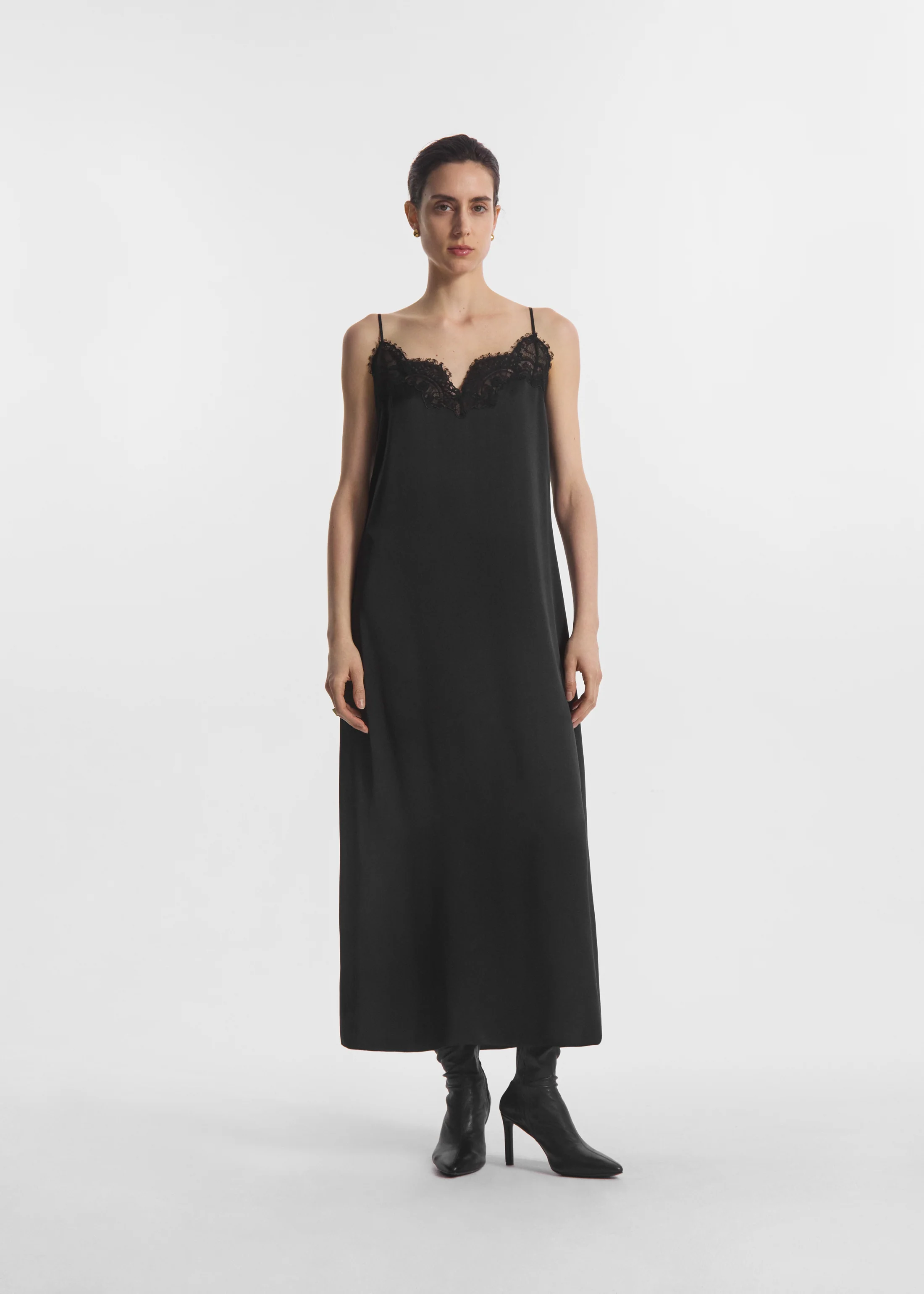 82-lace-slip-dress-in-silk-black-2.webp Lace Slip Dress in Silk - Black