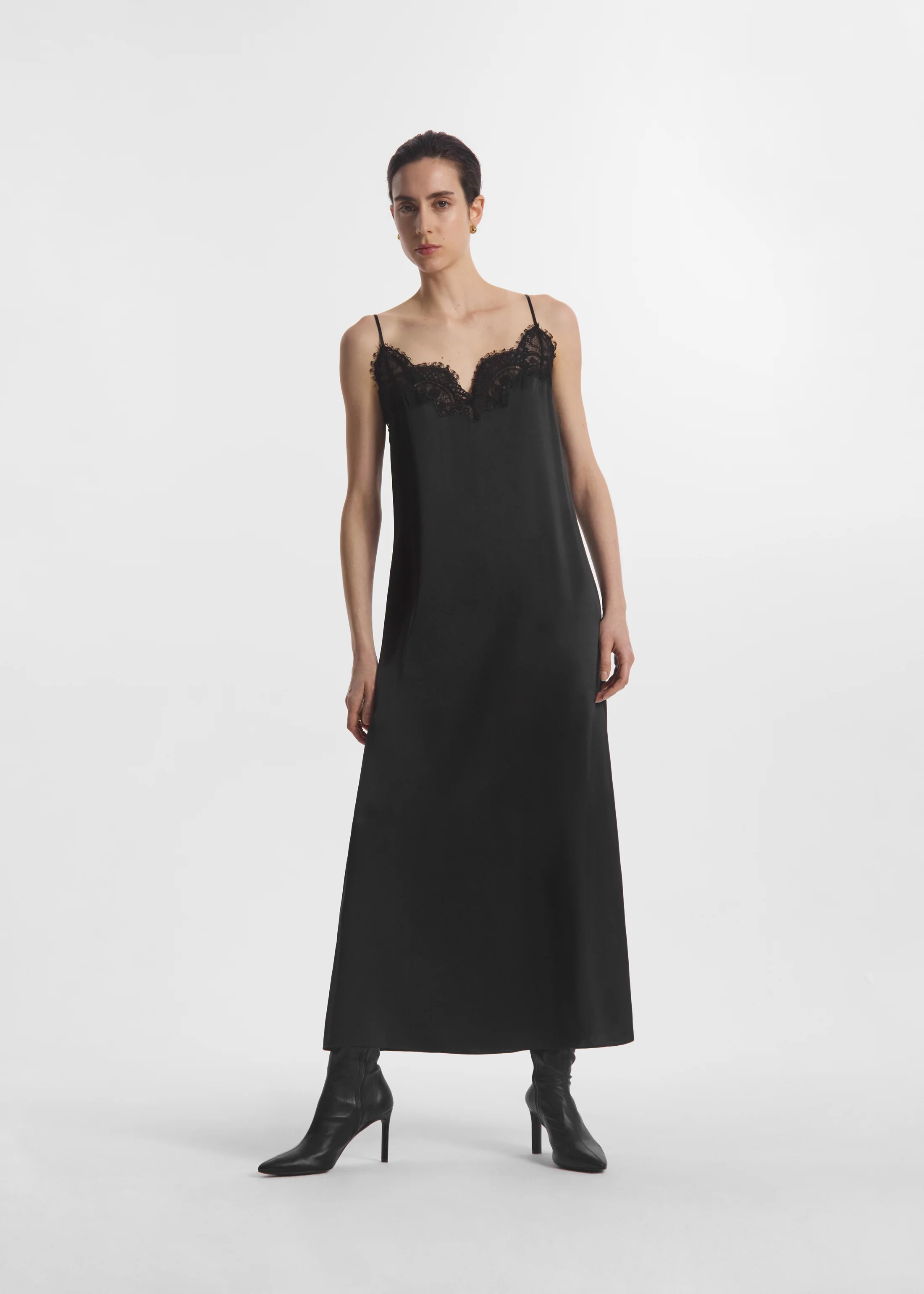 82-lace-slip-dress-in-silk-black-3.webp Lace Slip Dress in Silk - Black
