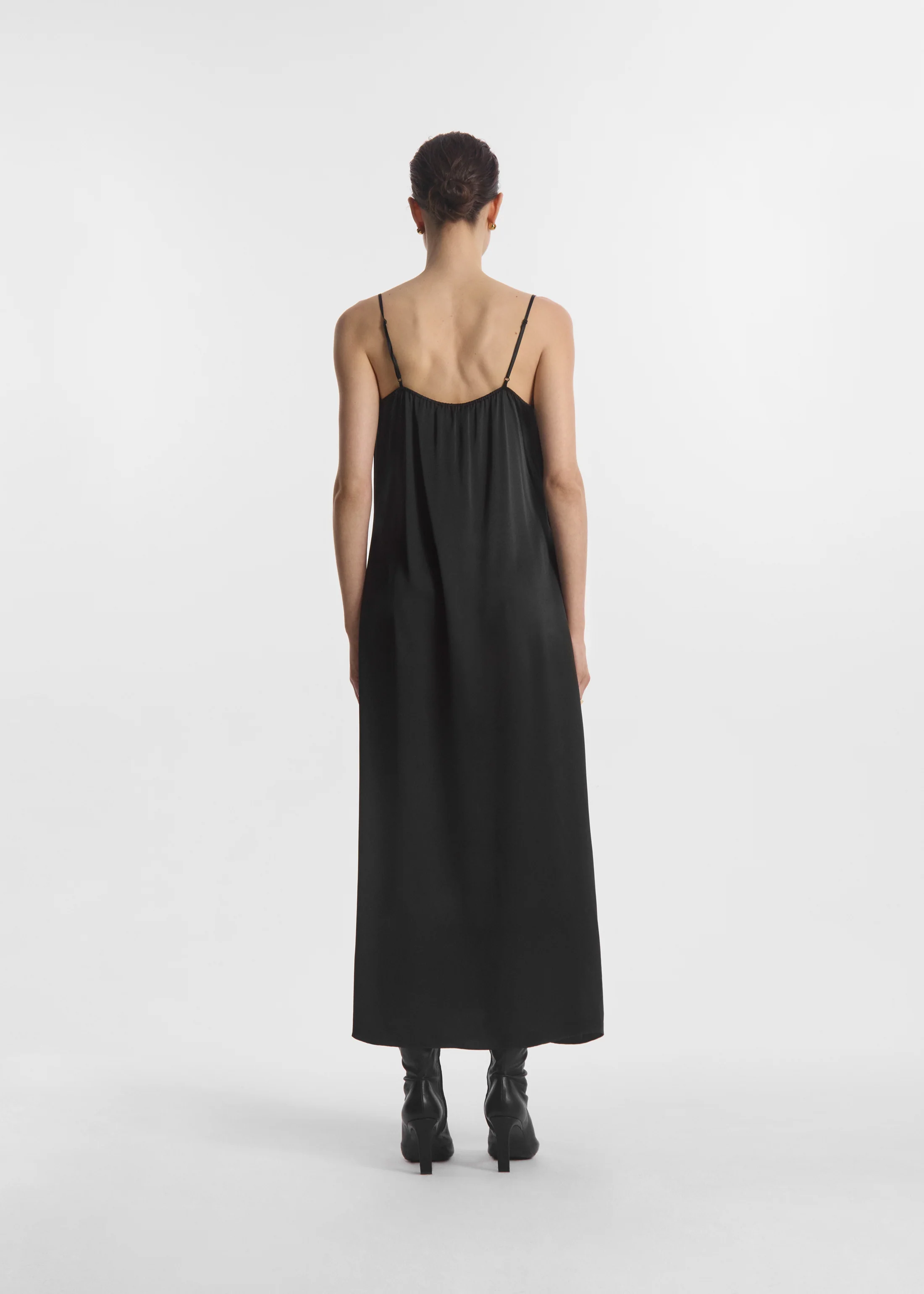 82-lace-slip-dress-in-silk-black-4.webp Lace Slip Dress in Silk - Black
