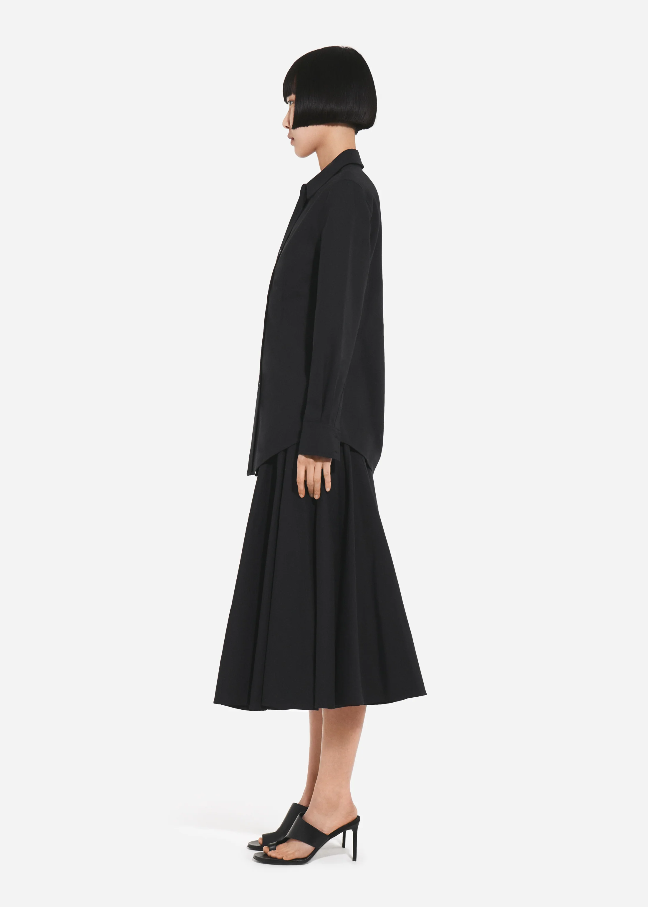 836-fitted-button-down-shirt-in-cotton-pique-black-3.webp Fitted Button Down Shirt in Cotton Pique - Black