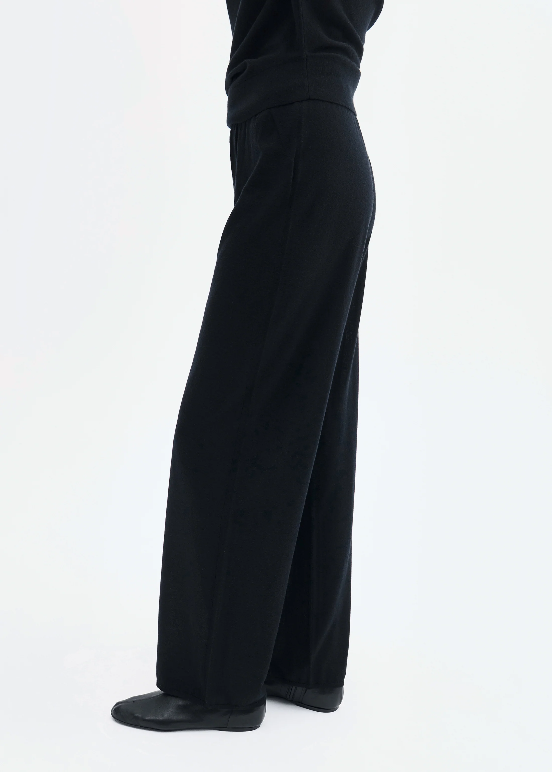 Pull Up Pant in Fine Cashmere - Black