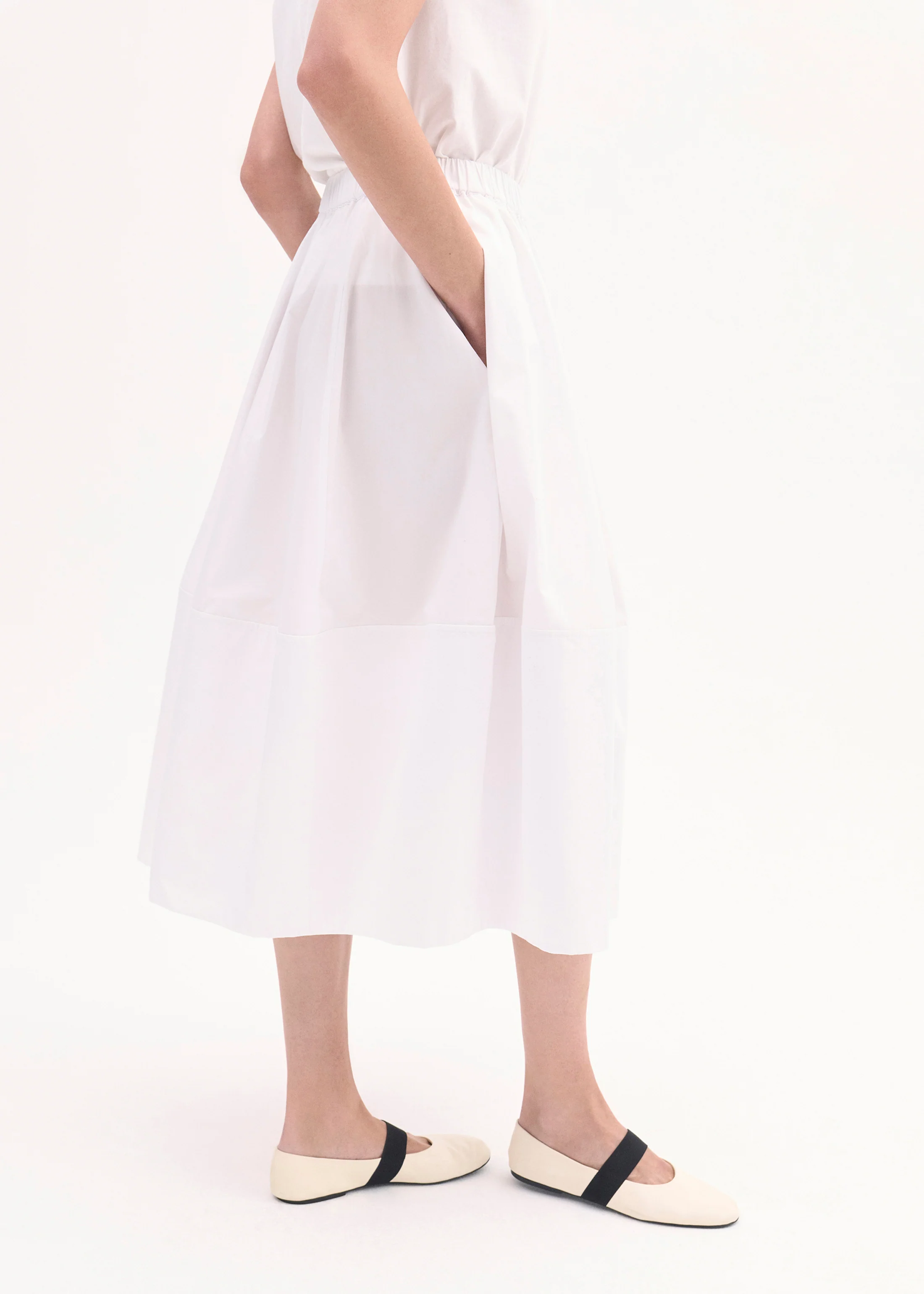 Elastic Ballerina Leather Flat in Ivory