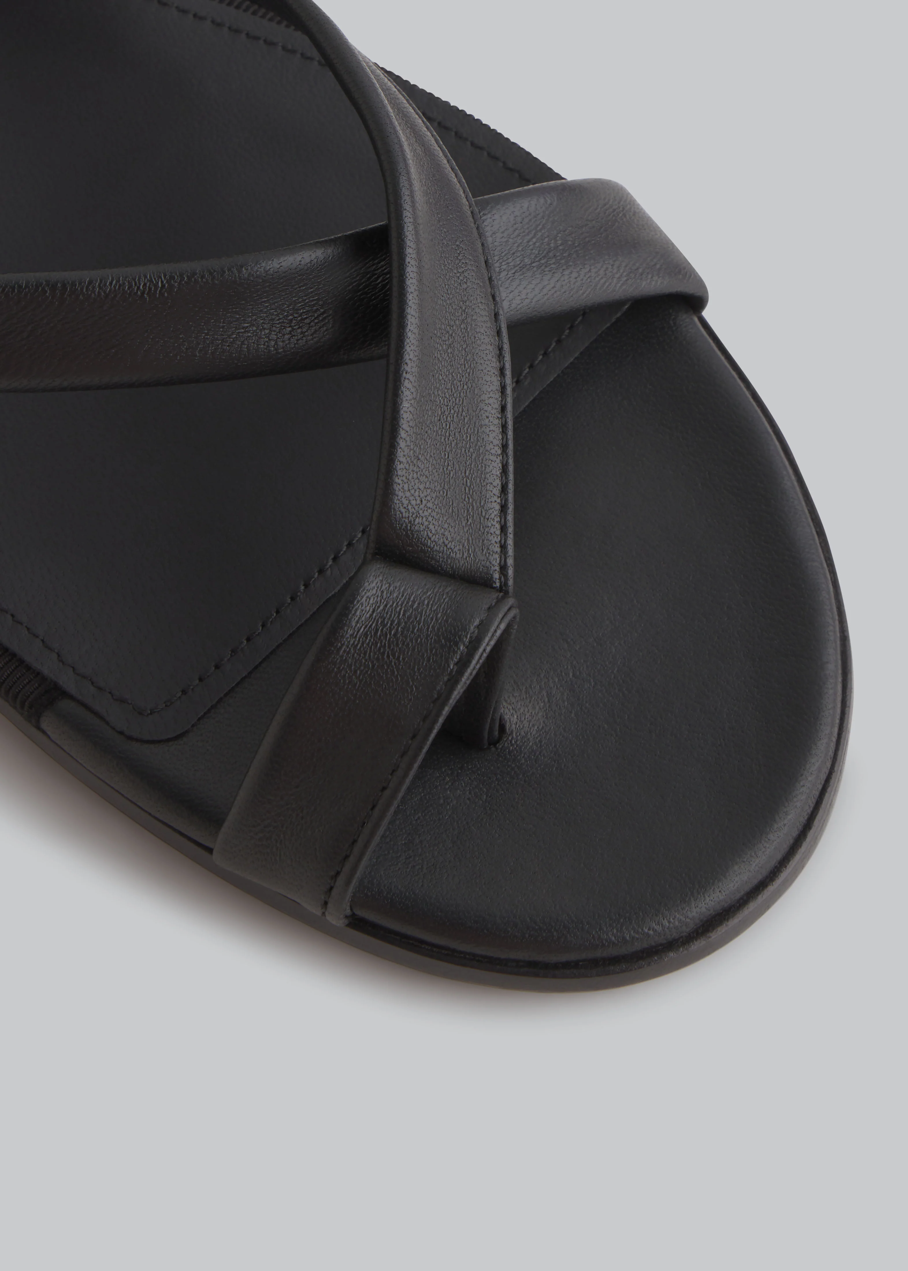 Stretch Leather Toe Strap Sandal in Black